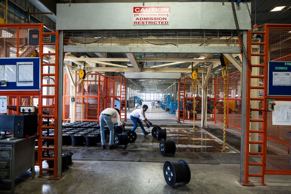 Environmental and mechanical test bay